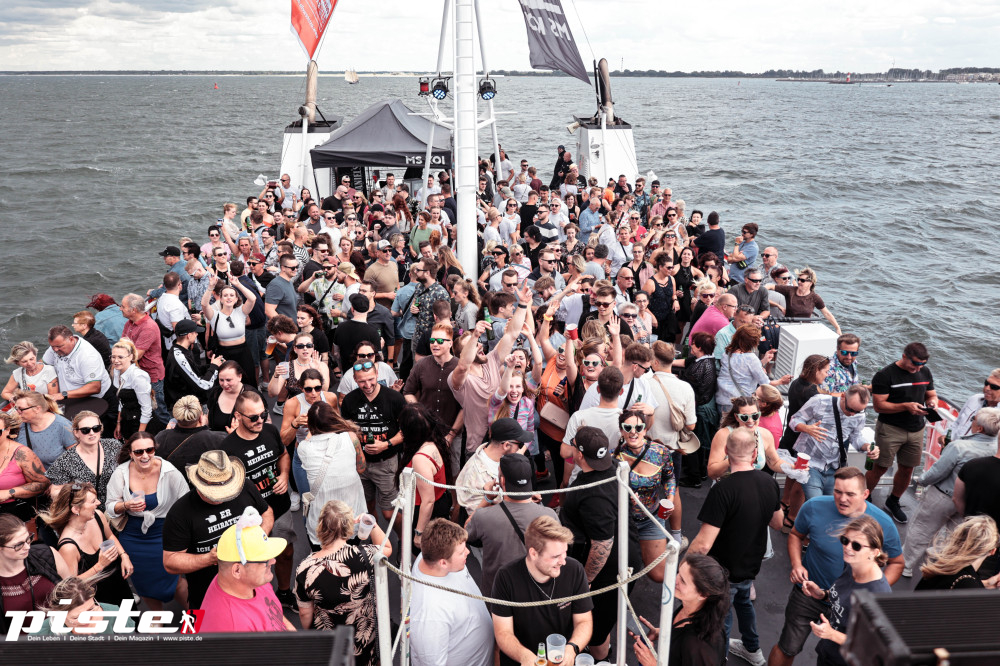 90er Ostseewelle Partyboat