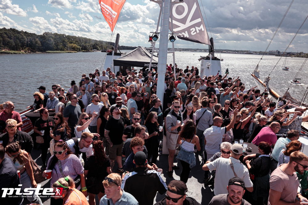 90er Ostseewelle Partyboat