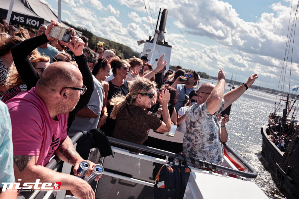 90er Ostseewelle Partyboat