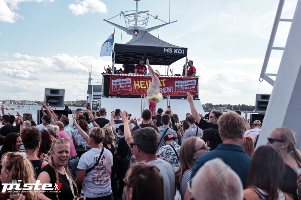 90er Ostseewelle Partyboat