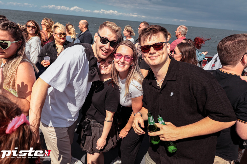 90er Ostseewelle Partyboat