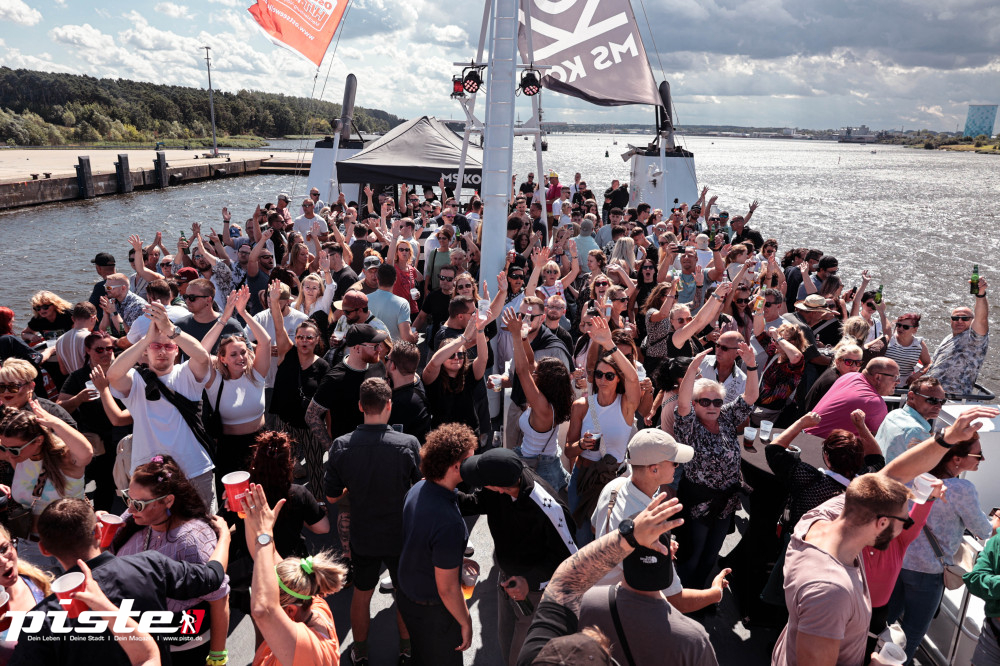 90er Ostseewelle Partyboat